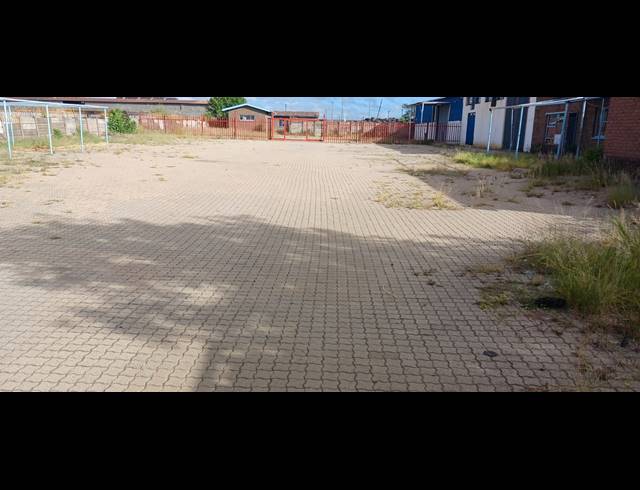 1,939M² WAREHOUSE FOR SALE IN TLHABANE